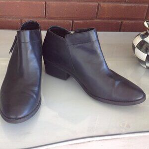 Sz 10  Time and Tru Memory Foam Black Ankle Boots